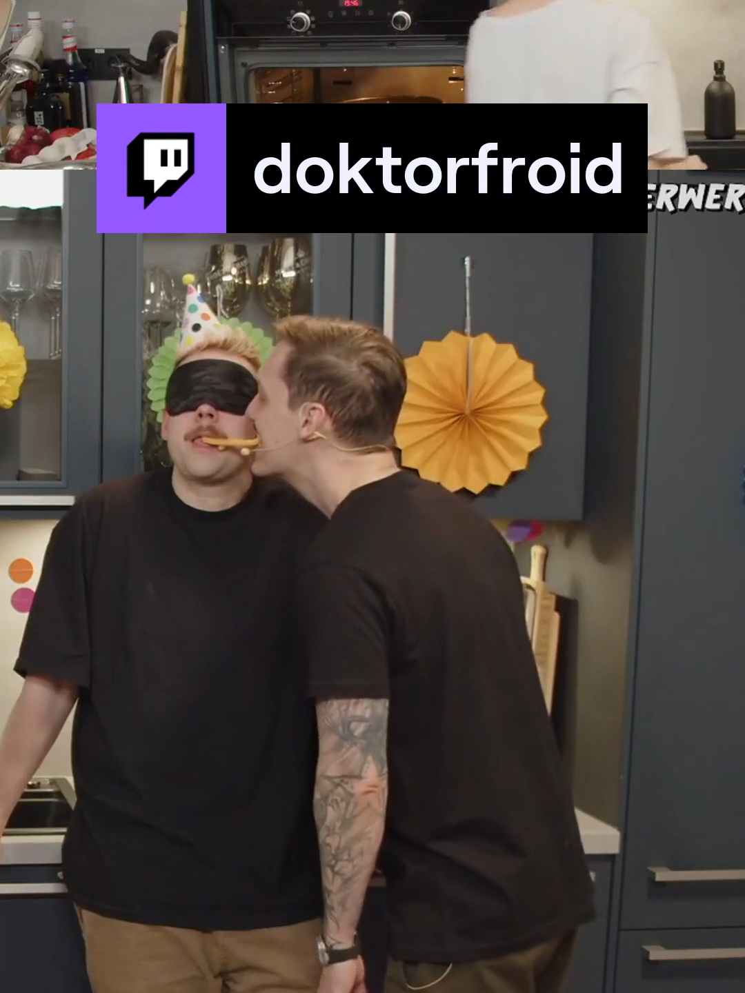 So viel Liebe in der Luft! . . . #doktorfroid #kamera #pommes #liebespommes #liebe #360er #streamer #funny #lustig #unterhaltung #entertainment #bestecommunity #livestream #live #geburtstag #jubiläum #10jahre #reel #twitch #twitchdeutschland #twitchgermany #twitchstreamer #loveisintheair