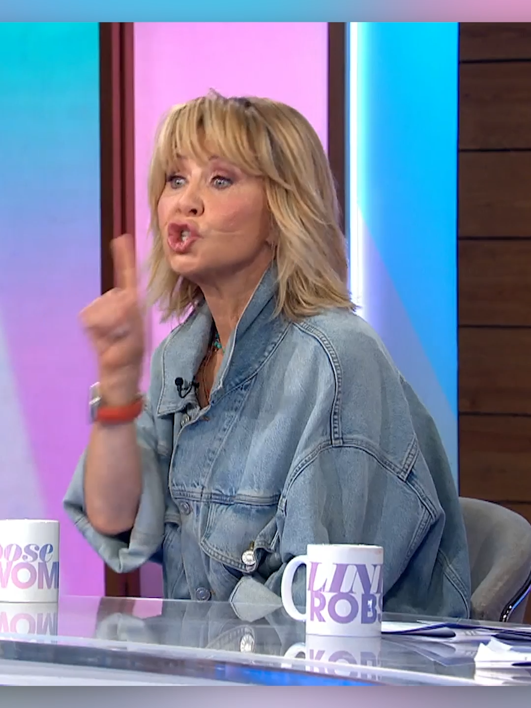 Your secret is safe with us Lulu 🤫 Who doesn’t love a little siesta? #loosewomen #loosewomenguest #lulu