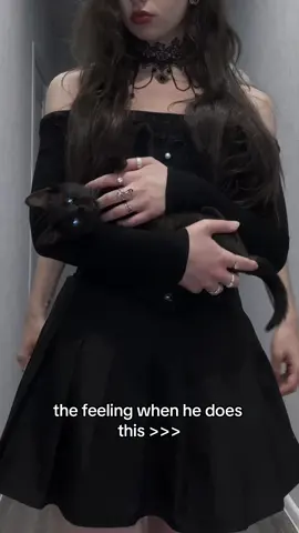 hug me 🖤