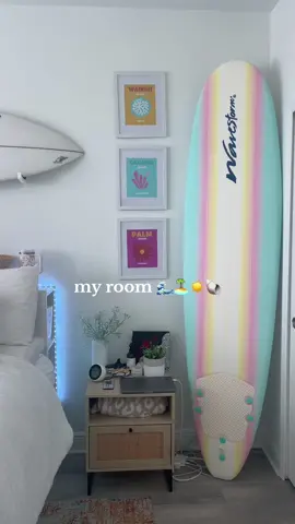 i love my room 😇😇 #RoomTour #beachvibes #roomdecor #fyp 