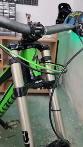 Downhill Bike Overhaul in 1 Minute! . . . . #fullsuspension #fix #fyp #bike #mountainbike #fahrad #asmr #enduro #howto #bmx #bikelife #chain #restoration #hack #shimano #fox #specialized #demo #downhill #boxxer #overhaul #fabio #sampilgrim #parktool 
