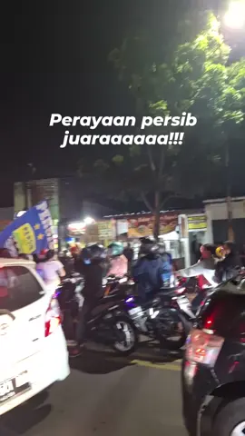 Perayaan Konvoi Kemenangan Persib Bandung di sepanjang Jl. Ujungberung Bandung #persibjuara #persibday #maungbandung #bobotohpersib #fyp #viral 