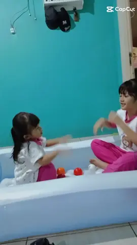 harus kompak dan rukun ya nak