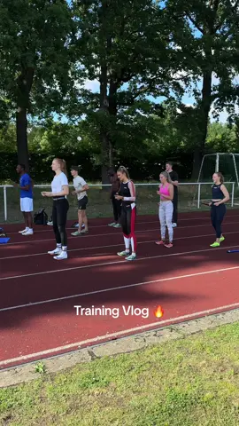 Athletes when there is any kind of competition 😂  @𝑳𝒖𝒌𝒂𝒔𝟒𝟎𝟎𝒎  #trackandfield #relay #speed #speedtraining #trainingvlog 