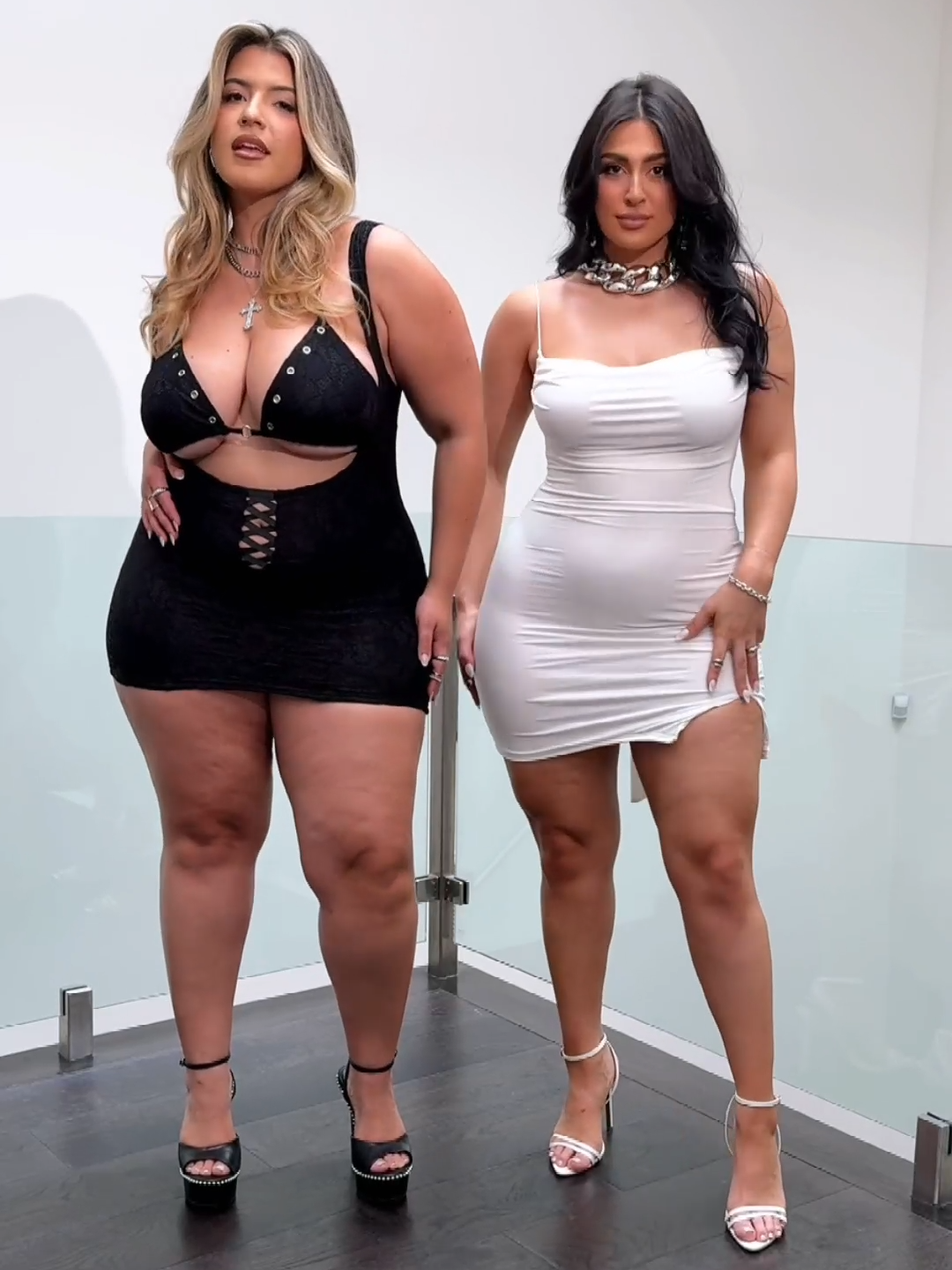 Showing off the ASSets never hurt nobody 😌 Date Night Outfits Inspo for all of our plus size girlies, which dress would you wear on Date NIght ? Comment below 😍👇 🔎 Brielle Lace Micro Mini Dress   🔎 Lana Backless Mini Dress #plussizefashion #blackdresses #whitedresses #datenightoutfits