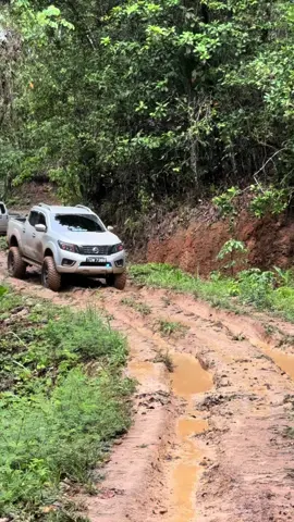 Took advantage of the tropical wave🫡 #fyp #trinidadandtobago #trini_tiktoks #trinidadisnotarealplace #trending #nissan #np300 #offroad4x4 #adventure @adrian soodeen 