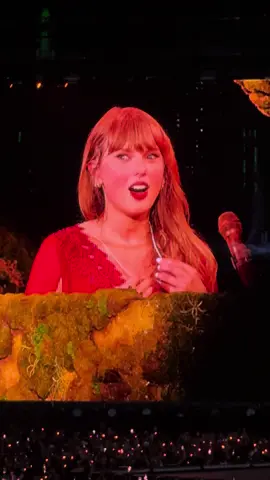 2 minute ovation for @Taylor Swift yesterday night in Madrid 🗣️🙌🏻❤️ #TaylorSwift #ErasTour #Europe #Madrid #TSTheErasTour #TSTheErasTourMadrid #Swiftie 