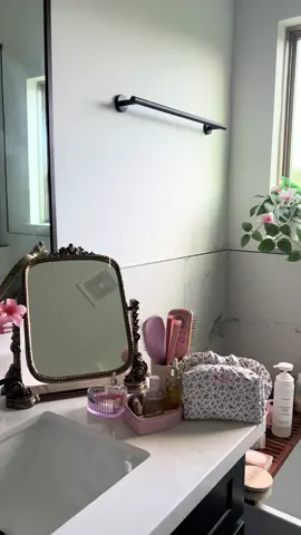 Friday activites 🌷🌷 #foryou #pinkpinkpink #cleangirlaesthetic #grwm #grwmroutine #MakeupRoutine #makeupgrwm #morningroutine #everydaymakeup #morningmakeup #cleangirlaesthetic #girlygirlaesthetic #skims #coquetteaesthetic #makeupoftheday   #summermakeup  #thatgirlaesthetic #softgirl #makeuphack #makeuptok #beautyobsessed #BeautyTok 