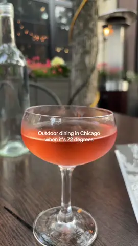 Love chicago outside dining #chicago #chicagotiktokers #chicagotiktok #chicagocheck #chicagotok #chicagofood #chicagorestaurants #chicagofoodie #chicagofoodguide 