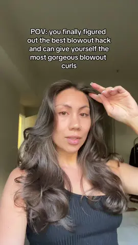 The best hair hack for an easy at home blowout using the wavytalk thermal heated round brush! Its so easy and no need for hair rollers.  Gifted by Wavytalk #blowouthack #easyblowout #blowoutcurls #wavytalkhair #athomeblowout 