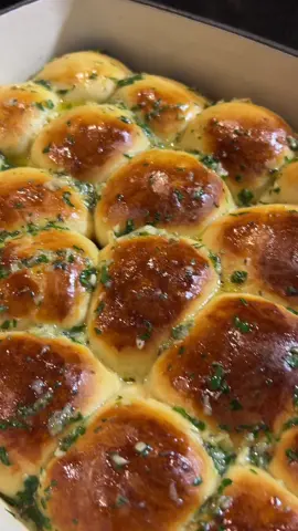 Pancitos esponjosos 🍞 No olvides que todos los utensilios los conseguí en la tienda de @Kitchen Center Perú y tú también los puedes conseguir a un súper descuentos usando mi código promocional “ricoyfacil” 🤩 #pan #panesponjoso #Receta #panaderia