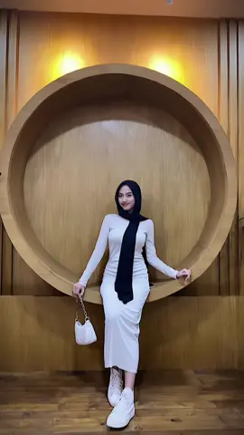 netizenku pada jahat tante 💃🏻 . . #longdress #dressbodypress #pashminadress 
