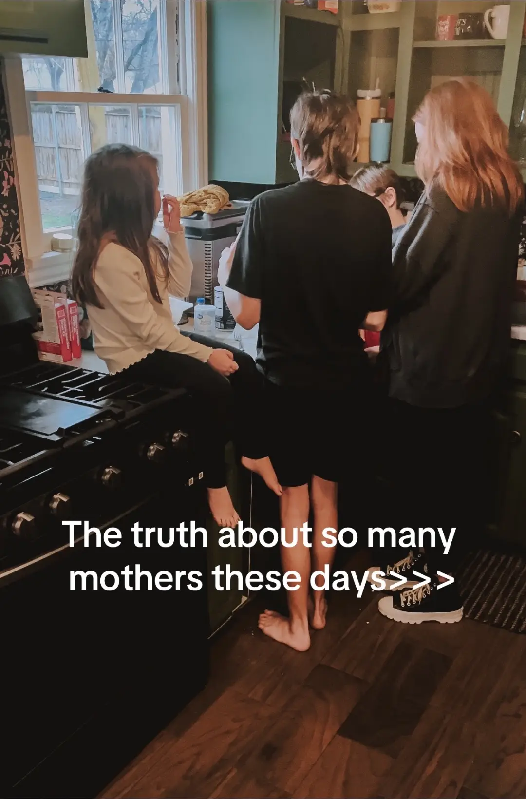 I know so many women going through this same struggle. So much loneliness in motherhood these days 💔💔💔 #momlife #MomsofTikTok #momtok #motherhood #raisingkids 