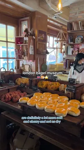 if you plan well you can cafe hop in the anguk area while you wait for your number! or just get to go~ 🇬🇧🥯⭐️ the texture of these bagels are unmatched 😭 I get the hype now :,) #londonbagelmuseum #koreaitinerary #seoultravel #seoultrip #anguk #bukchonhanokvillage #koreatrip #koreatravel 