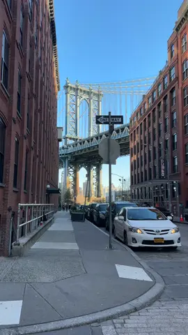 Famous photo spot in Dumbo 📷 #newyork #newyorkcity #ny #usa_tiktok #manhattanbridge #dumbo #brooklyn #bridge #photography #travel #traveltiktok #travelideas #mustvisit #foryou #foryoupage #fyp #fy 