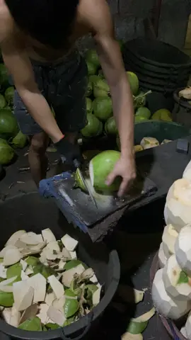Paano kayo magbalat ng buko mga boss 👌😊