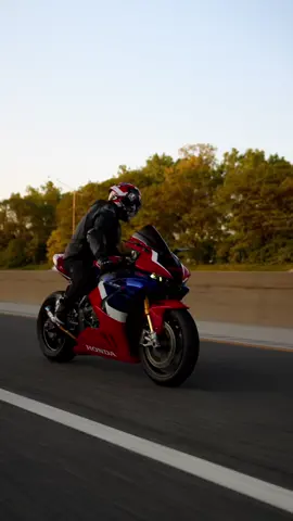 Triple R the world 🔥💯 @Cruisin Visuals #literbikesoftiktok #superbike #motorcycle #cbr1000rrfireblade #superbikesgram 
