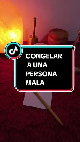 ¿Qué significa escribir el nombre de alguien en un papel y congelarlo?🔮🪄 ​​​​​​​Seguro que escuchaste hablar de “congelar a alguien”. Se trata de usar la energía del hielo para bloquear la energía negativa de una persona o una situación.  Te contamos qué necesitás para hacerlo: “Este ritual de poner el nombre en el congelador es muy utilizada cuando se trata de anular las vibraciones negativas. Con este ritual alejás a cualquier persona que quiera hacerte daño a vos o a tu familia”. Es un método para lograr la protección y evitar el daño o revertirlo, es el hechizo para congelar a una persona. Congelando a una persona le estás haciendo que su energía sea disminuida, se alenté y esto ocasiona que actúe y piense diferente hacia tu persona (Es cuando realmente no quieres ser tomado en cuenta, ni para mal, ni para bien) Sin embargo, cuando este hechizo de congelamiento es para protegerte del ataque de una persona que está contra ti, es muy válido, además no solamente puedes congelar a una persona, también puedes congelar situaciones que te hacen daño o afectan.  Es decir que son válidos y necesarios, para nuestro bienestar personal, y si lo haces como te menciono es totalmente seguro, ya que está basado en la magia blanca. En el Reels te doy la descripción de como realizarlo. 💖🙏🙌 🪄¿Cuando puedes realizar este ritual? 🧙 ✅Tu pareja tiene una amante y quieres que se aleje de sus vidas para que puedan ser felices juntos, sin terceros que interfieran. ✅Si sientes que alguien, por el motivo que sea, interfiere en tus negocios y no puedes avanzar para conseguir el éxito. ✅Hay quienes lo utilizan para alejarse de las deudas, congelando y alejando así llegar a nuevas situaciones que te generen más deudas. ✅Si quieres dejar una relación o si tienes una ex pareja que no puede olvidarte, puedes congelar a esa persona para deje de tenerte en su mente, aliviando también ese sentimiento que no sientes correspondida. ✅ Personas mal intencionadas en tu trabajo, vecinos o 