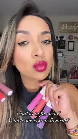 LATINA Lip Lacquer Collection LATINA is more than lipstick—it’s a celebration of heritage and identity. Inspired by the vibrant colors of Latin America, this collection embodies the strength, passion, and resilience of all the women who inspire us. This shade range not only reflects the diversity of Latin America, it also tries to capture the multitudes within every woman. LATINA recognizes that every day is a new opportunity to redefine yourself. WHY WE LOVE IT Nourishing formula enriched with Macadamia Oil, Shea Butter, Avocado Oil, Kokum Butter, and Murumuru Butter to lock in moisture Instant high-gloss shine Full-impact color with high pigment technology Longwear formula is lightweight, comfortable, and worry-free 6 unique shades   Colección de lacas de labios LATINA LATINA es más que un lápiz labial: es una celebración del patrimonio y la identidad. Inspirada en los colores vibrantes de América Latina, esta colección encarna la fuerza, la pasión y la resiliencia de todas las mujeres que nos inspiran. Esta gama de colores no sólo refleja la diversidad de América Latina, sino que también intenta capturar las multitudes que hay dentro de cada mujer. LATINA reconoce que cada día es una nueva oportunidad para redefinirte. POR QUÉ NOS ENCANTA Fórmula nutritiva enriquecida con aceite de macadamia, manteca de karité, aceite de aguacate, manteca de kokum y manteca de murumuru para retener la humedad. Brillo intenso instantáneo Color de impacto total con tecnología de alta pigmentación. La fórmula de larga duración es liviana, cómoda y sin preocupaciones. 6 tonos #liplacquer #lipswatch #beautytips #musthaves #makeuptutorial #tipsmakeup #educateinspirechange #beautybloggers #beautyaddict #makeuplover #makeuplook #farmasius #bestproduct #bestprice #recommended #workfromhome #lovingmydreams #livingthedream #ownbusiness #austin #alabama #california #miami #latina #latinastrong #onlinestore #onlinebusiness #lovingit😍 #bestoftheday #wakeupandmakeup