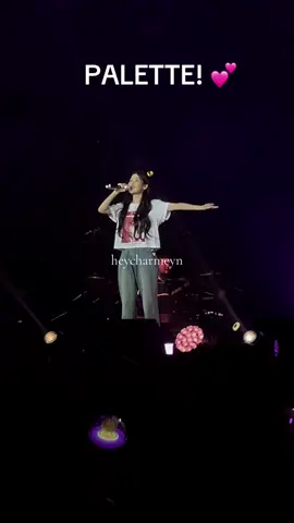 @아이유(IU) singing Palette!  #IU #아이유 #IU_WORLD_TOUR #HEREH_WORLD_TOUR #HEREH_WORLD_TOUR_IN_MANILA 