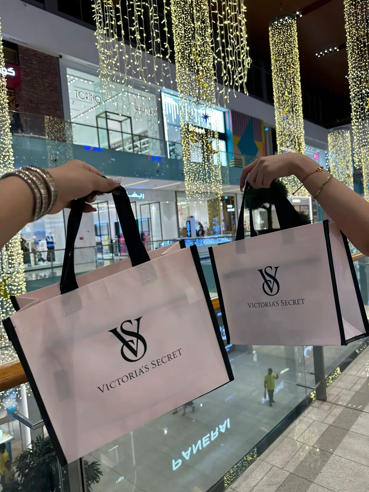 🛍️ #dubai🇦🇪 #keşfetteyizzz #louisvuitton  