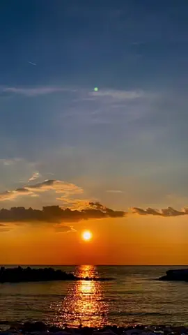 Il cielo dedica l’alba a chi spera e il tramonto a chi ama  ♥️ @___1Sultana1___  • • 🌄 #eveningsky #sun #sunset #toptags #sunshine #sol #skycolors #sunsets_oftheworld #twilightscapes #sunset_hunter #sunsetphoto #sunset_pics #sunsetsniper #ig_sunsetshots #all_sunsets #igsunset #sunset_lovers #instasunsets #sunset_vision #super_photosunsets #ig_sunset #sunset_today #sunsetgram #sunsetlovers #sungoesdown #scenicsunset #sunsetoftheworld #sunbeam #world_globalsky #sunsetvision #clouds #fy