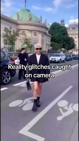how is that possible ? #incredible #glitches #glitch #matrix #foryou #fyp #foryoupage #scarystories #scaryvideo #creepy 
