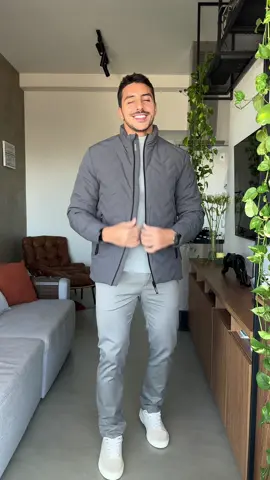 Tom sobre tom… Ta aprovado? 👀 Look completo da @Aramis 🏷️ MANTELLATO15OFF . . #modamasculina #outfitideas 