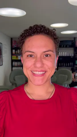 É mais que um corte, é liberdade para essa nova mulher que ficou ainda mais linda!😍❤️ Deixe seu elogio pra ela aqui nos comentários!💖 . . . . . . #cachos #bc #fimdatransiçaocapilar #transicaocapilar #transiçaocapilar #bigchop #curls #curlyhair #cachospoderosos #CapCut 
