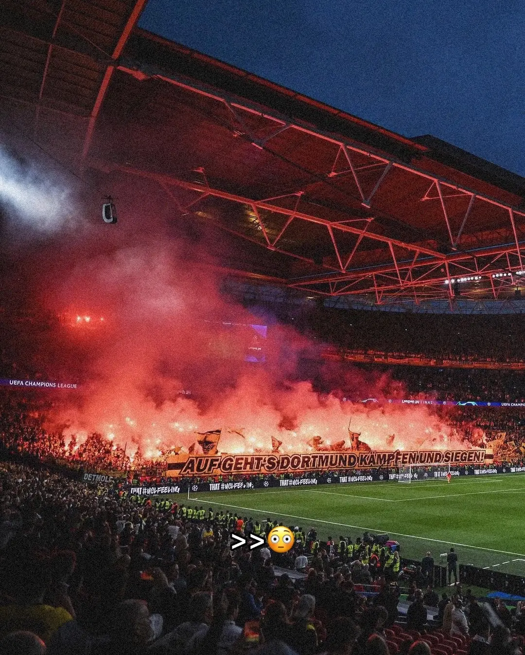 DORTMUND FANS WELCOMING THEIR TEAM OUT FOR THE 2ND HALF 😳🔥 #borussiadortmund #bvb #bvb09 #dortmund #ballers #football #footballtiktok #futbol #fussball #footy #fifa #fut #Soccer #soccertiktok #golazo #realmadrid #fans 