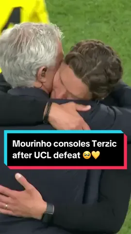 Jose Mourinho left the punditry desk to console Edin Terzic after the Champions League final 🥺💛 #JoseMourinho #UCLFinal #terzic #mourinho #ucl #championsleague #soccertiktok #footballtiktok 