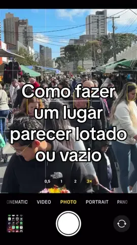 O zoom do celular impacta mais na foto do que somente aproximar as coisas. Ele também causa um outro efeito chamado “compressão de planos” que dá uma sensação de maior proximidade entre o que está perto da câmera e o que está mais longe. Essa técnica é ideal para fazer lugares parecerem cheios, pois passa a impressão que as pessoas estão muito próximas umas das outras. Ótima para fotos e vídeos em aeroportos, palestras, eventos de rua, comércios… #fotocomiphone #fci #fotografia #compressaodeplanos #iphone #shotoniphone #zoom