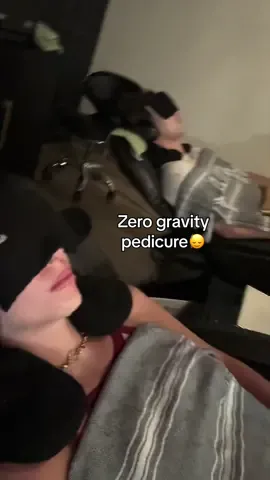 The ultimate pedicure!!🤝🏼 #zerogravitypedicure #datenight 