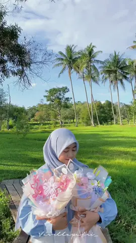 Best Combo antara view Taman Permana dan buketnya @lilovestuff cantikk✨👀😍 #masyaallahtabarakallah #indonesia #kalimantan #kalsel #2024 #kalimantanselatan #southborneo #fypシ #fyp #pesonaindonesia #pelaihari #buket #bouquet 