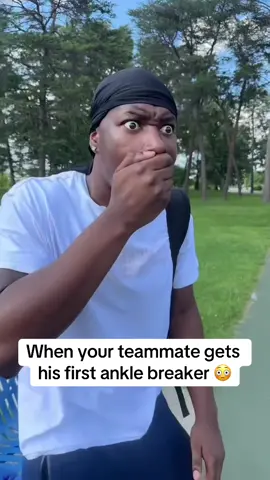 Nothing like getting hype for your teammates 😎👏 (Via @Space Cadet🛰 ) #teammates #anklebreaker #relatable #accurate #highschoolsports #crossover #thatsmyson #sing #basketball 