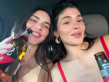 Kendall and Kylie jamming in Billie Eilish’s L’AMOUR DE MA VIE 🤍 #kendalljenneredit #kyliejenner #fyp #parati #foryoupage #jenners #kendalljenner #tiktok #kyliejenneredit #xyzbca 