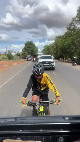 អូននិងជិះកង់ខ្លាំងណាស់ក្មេងតែស៊ូណាស់