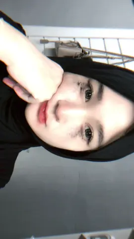 Ko malah ke hantu 😑
