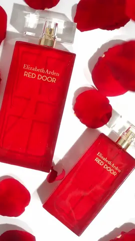 Nước hoa Red Door EDT - Đoá hồng quyến rũ của Elizabeth Arden 🌹Red Door Eau de Toilette với hương hoa hồng, mật ong và gỗ ấm, là một hương thơm nồng nàn quyến rũ cho những buổi tiệc tối, lưu hương từ 4h, cho Nàng một hương thơm nổi bật giữa đám đông ❣️ #elizabetharden #elizabethardenvietnam #reddoor #fragrance #perfumetok 