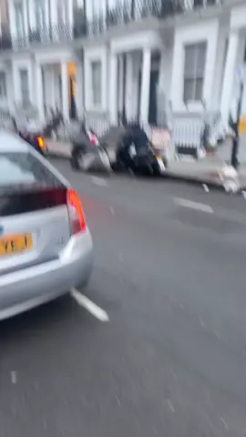 That's one way to watch the football 😭😭 only in London (via @selmaxzengin) #UB1UB2 #London 