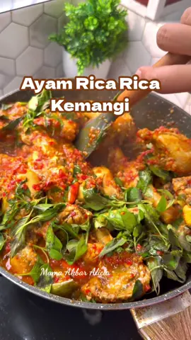 Hari ini aku masak Ayam Rica Rica kemangi 2 ekor...  Soal bumbu udah keliatan banget medok lekkoh rasa enak banget!!  *Bahan bahan* - 2 ekor ayam  - perasan jeruk nipis - lada - kaldu bubuk *Bumbu Halus* - 250gr cabai merah keriting - 15 buah cabai rawit - 1 ruas kunyit - 1 ruas jahe - 5 butir kemiri - 10 siung bawang merah - 8 siung bawang putih *Bahan lainnya* - sereh - daun jeruk - daun salam - daun pandan - daun kunyit - gula - garam - penyedap - kaldu bubuk - 300 ml air - cabai rawit utuh - daun bawang  - daun kemangi Untuk resep lengkap silahkan ikuti video ini sampai habis!!  #ayamricarica #ayamricaricakemangi #IDEALIFE 