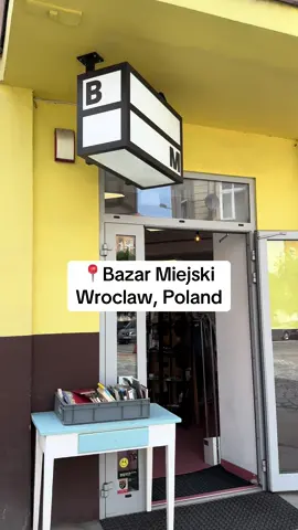Stop 2 on my vintage tour of wroclaw: @BazarMiejski 💕 #vintage #secondhandfashion #vintagefashion #wroclawlumpy #wroclawvintage #fashiontiktok #traveltiktok #slowfashion #fyp