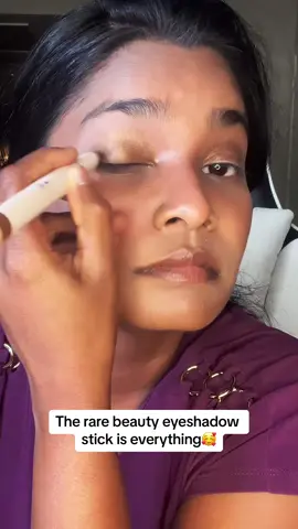 @Rare Beauty eyeshadow stick is everything you will need🥰  #makeuptutorial #BeautyTok #rarebeauty 