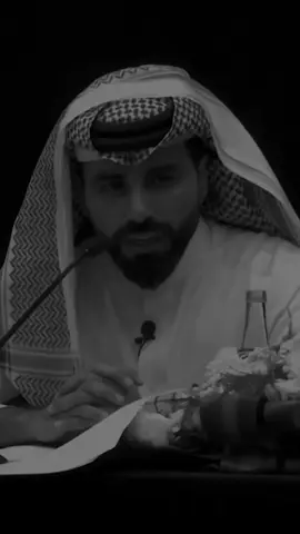 وحييييد والحزن متواصل  ‏وبالمحجر ( دموعنا ) غرقى ‏حتى ولو ( دمعتي ) تاصل ‏لي عزتن لـ السماء ترقى !! ‏عشاق لو نفهم الحاصل ؟ ‏ما كان شبنا من الفرقى !! ‏ياخي ماهو بشرط نتواصل ‏أحيان نرحل .. لجل نبقى ! #شعر #ناصر_الوبير  #مشاعر_مبعثرة #trending  #explore #poetry 