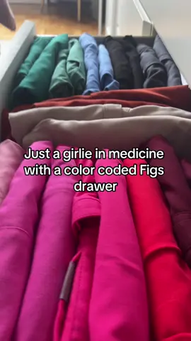 Because it would be crazy to repeat the same scrub color 5 days in a row. @FIGS is the daily uniform.  Sorry to the colors in laundry right now that didn't make the video. . . . . . . . . . . . . . . #Figs #Scrubs #Uniform #Women #in #Medicine 