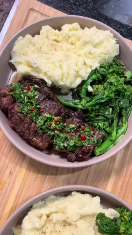 STEAK w/ CHIMICHURRI 🥩🌿🌶️ made this for dinner tonight w/ mashed potatoes and broccoli rabe and it was the perfect Sunday meal! CHIMICHURRI: 1 cup fresh parsley, chopped finely Juice of 1 lemon 1-2 red chilies  4 tsp red wine vinegar  1/2 cup olive oil  3-4 fresh garlic cloves, minced Salt, pepper, oregano to taste #DinnerIdeas #chimichurri #steakdinner #dinnerwithme #dinnerrecipe 