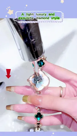 Full diamond four-leaf clover watch waterproof compact luxury ladies watch#tiktokshopsgsale #tiktokshopcrossborder_seasales #fyp #fashion #fashiontiktok #Fashion #foryou #watch#Luckyfourleafcloverwatch#ladieswatch