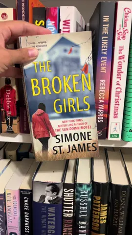 5 ⭐️, read in one sitting. #SimoneStJames #TheBrokenGirls #SimoneStJamesBook #SimoneStJamesAuthor #Haunted #History #HauntedHistory #Ghost #BookRec #Hauntings #CorruptCop #MysteryBook #ThrillerBook #FiveStarBook #FiveStarReview #BookTok #BookReccomendation 