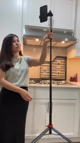 I love this tripod 🤩 finally something easy to use that doesn’t fall apart. Highly recommend!!  😎  #tripod #tiktokshop #tiktokshopfinds 