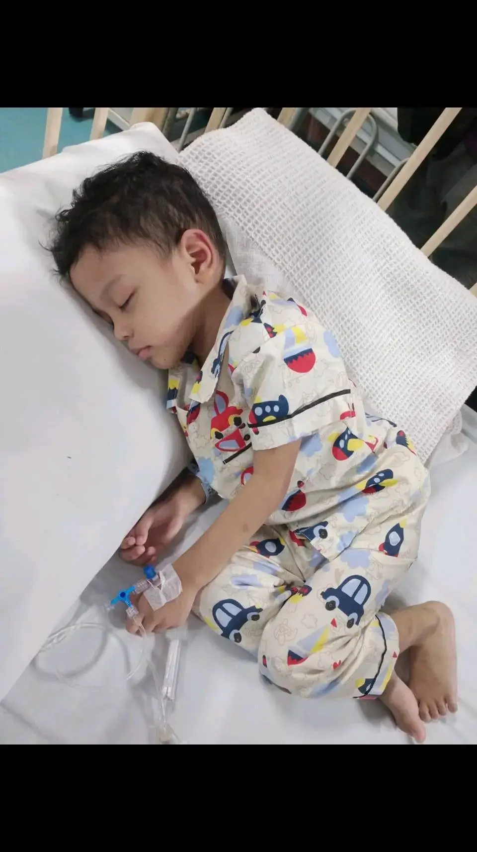 akhirnya kecundang diusia yang masih kecil.. namun Ujian demi ujian tiada siapa yang tahu, ayah ada RM7 dalam poket xtahu lah nak pinjam dengan siapa, harap ada Rezeki nanti dari Allah dan Semoga lekas sembuh anak ayah,🤲🤲🤲🤲🤲